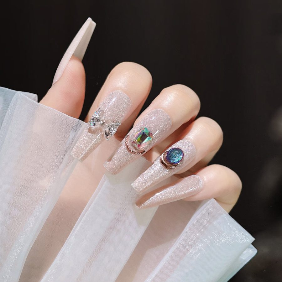 Fake Nail Patches Hand Wearing Art - Image 3